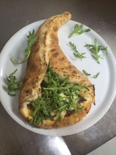 Crousty Pizza, Pizzeria à Rue