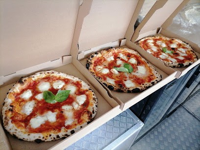 Le distributeur du camion dore, Pizzas à Emporter à Montaut