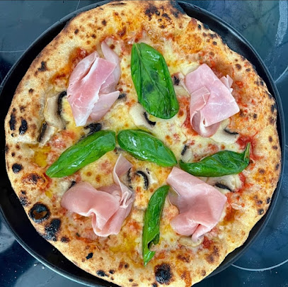 Pizzas Napolitaines Valente E Napoletana Au Lavandou, Pizzeria au Lavandou