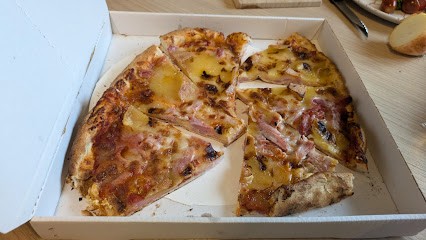 Les 4 Saisons pizzas au Feu de Bois à emporter et distributeur automatique 24/24, Pizzeria à Pontgibaud