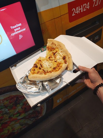 Distributeur Fred La Tour De Pizz, Pizzas à Emporter à Llupia