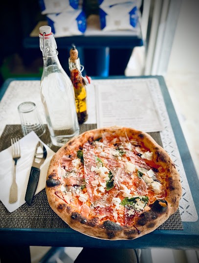 Amoranti, Pizzeria aux Mages