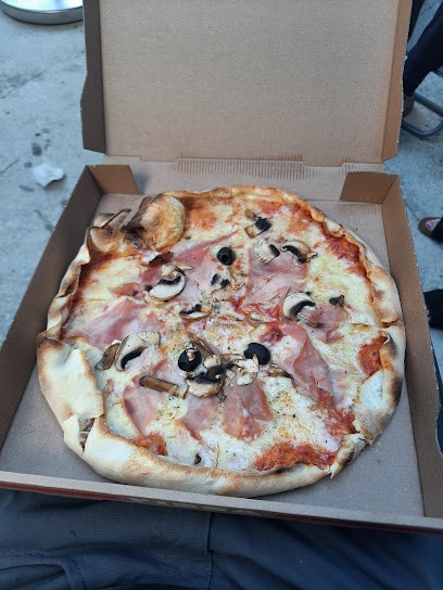 L'emporté, Pizzeria à Sarrancolin