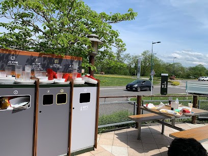 McDonald's, Pizzeria à Saint-Louis